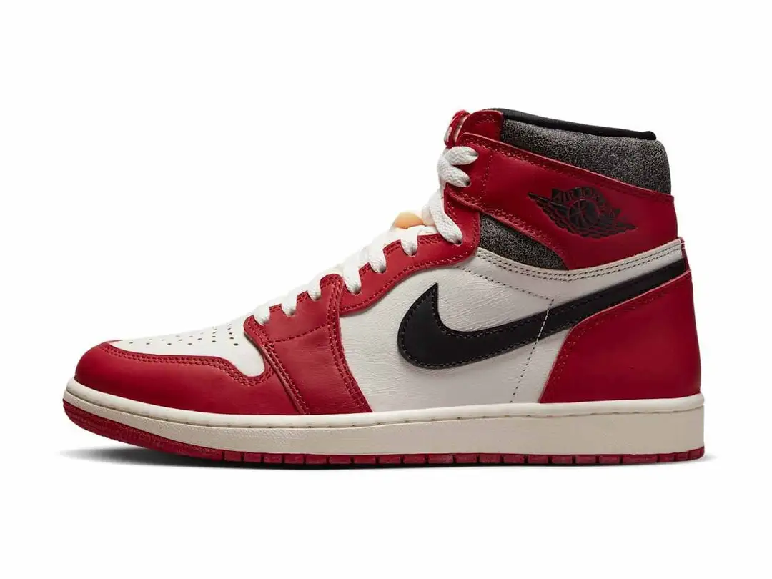 Air Jordan 1 High OG Chicago in red, white and black